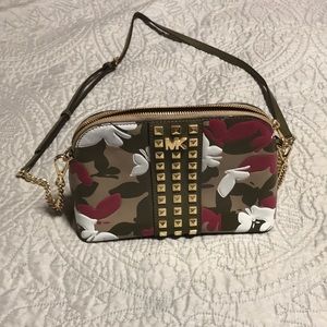 This is a cross body with butterfly like design